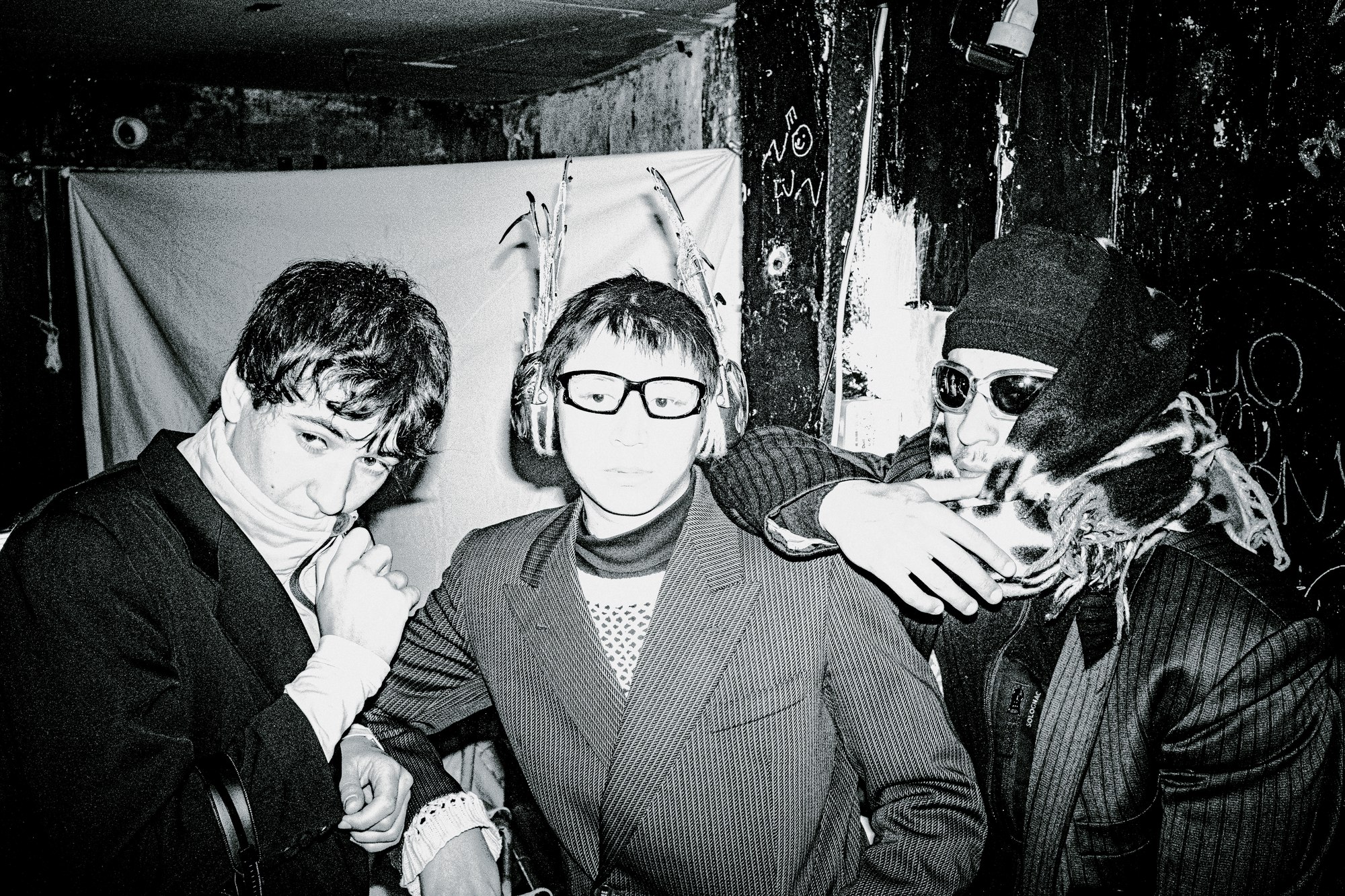 Portrait de trois hommes en noir et blanc