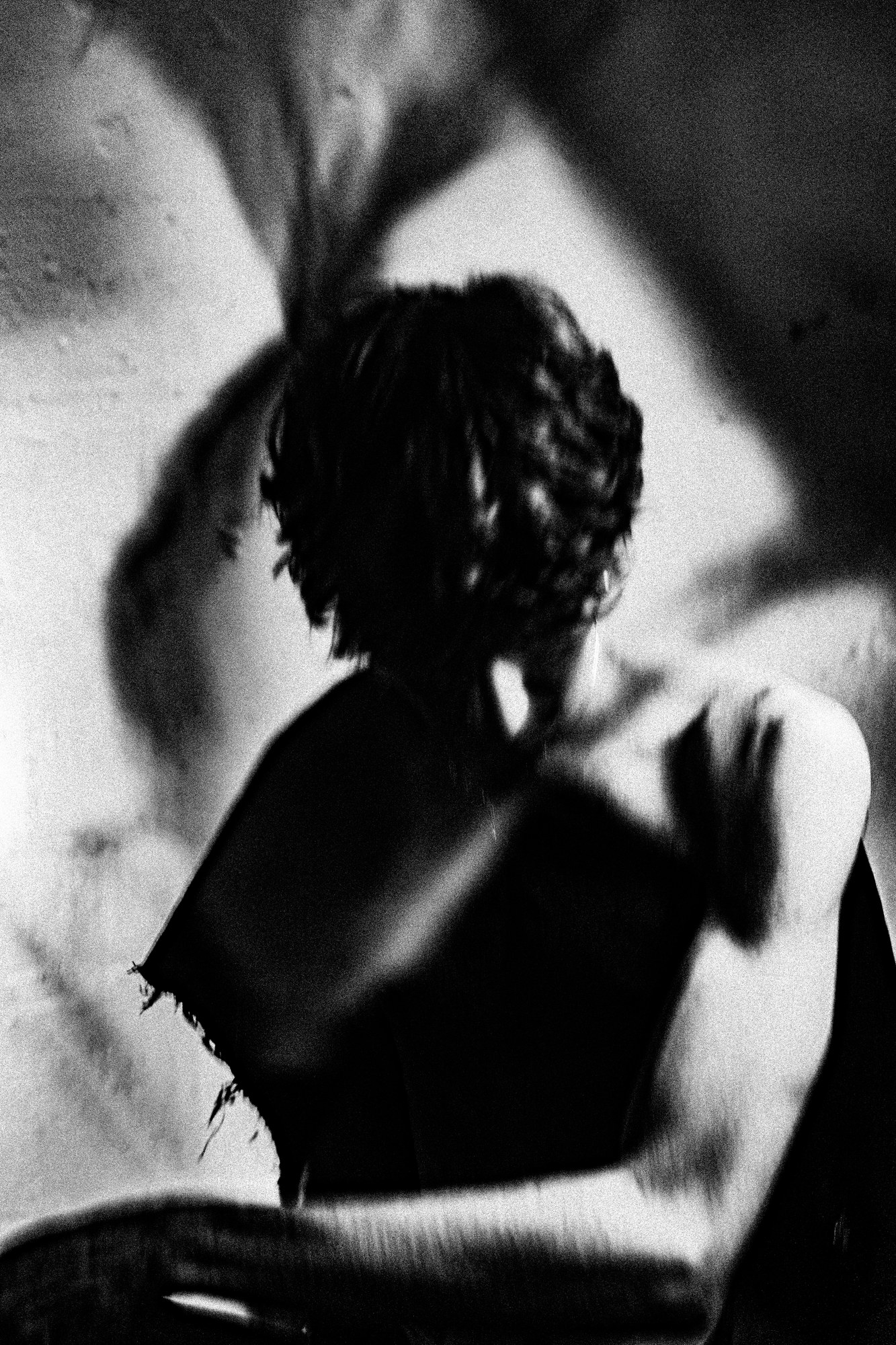 Portrait en double exposition, noir et blanc