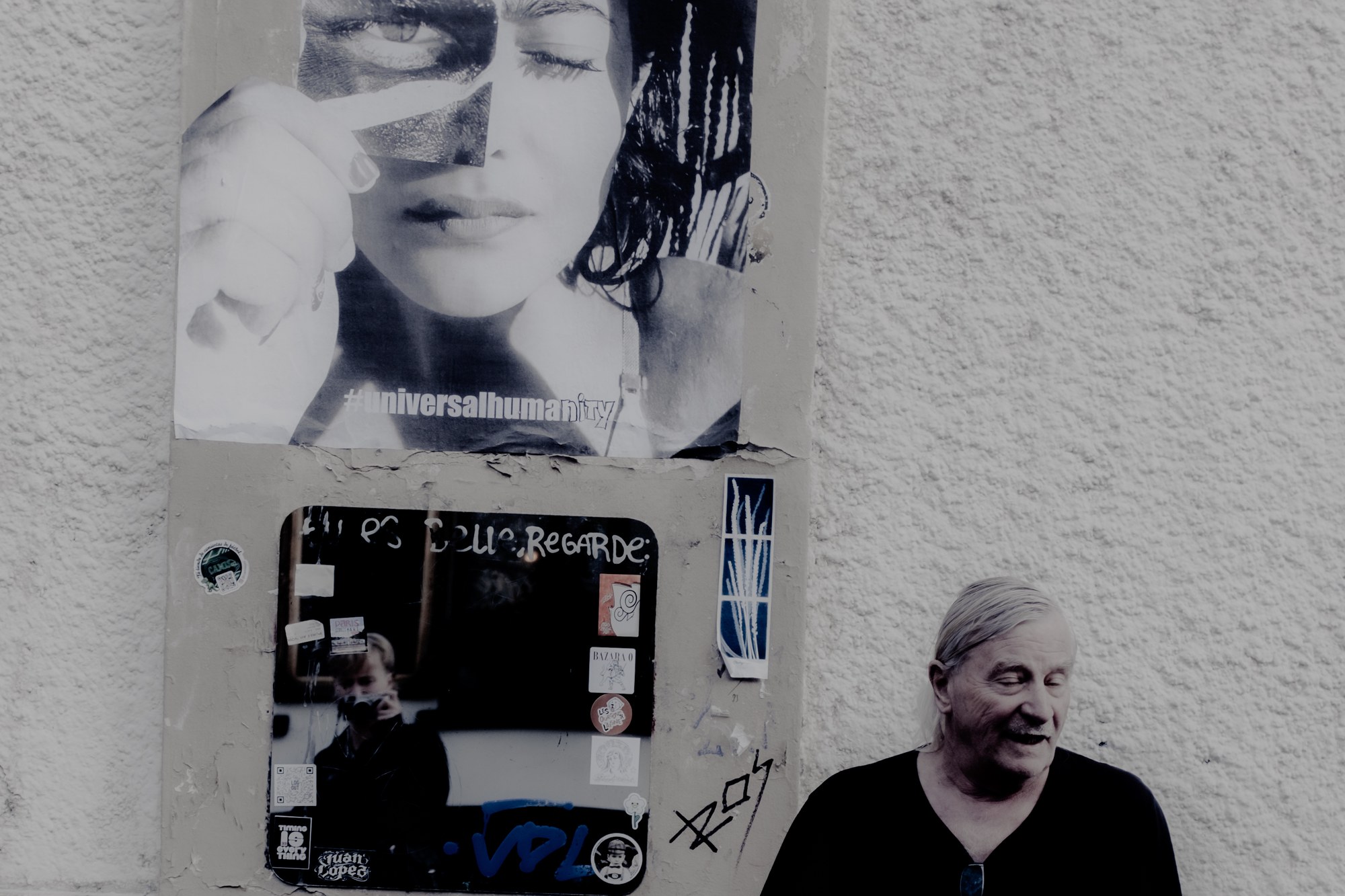 Mur d'affiches et de street art